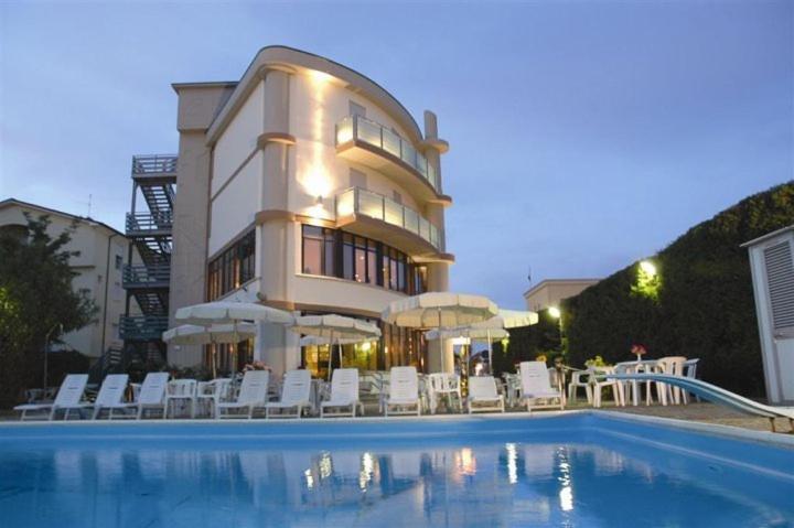 Hotel Capitol San Mauro Mare Exteriér fotografie
