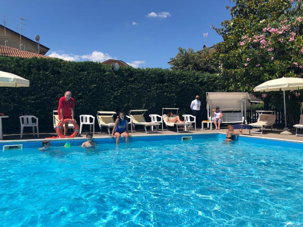 Hotel Capitol San Mauro Mare Exteriér fotografie