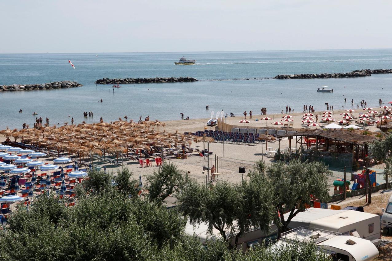 Hotel Capitol San Mauro Mare Exteriér fotografie