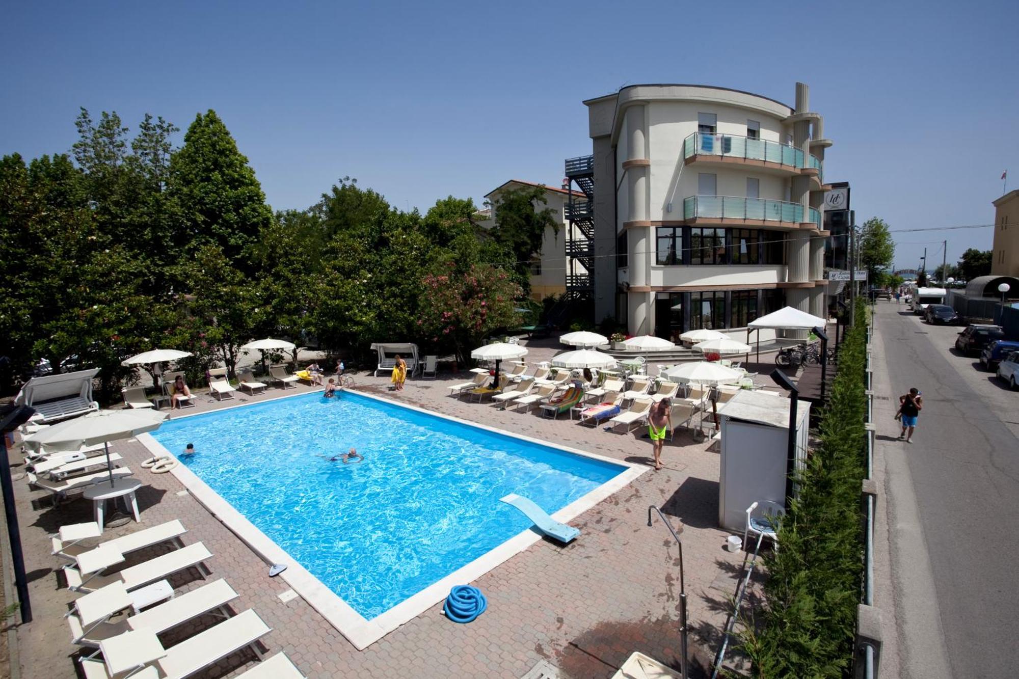 Hotel Capitol San Mauro Mare Exteriér fotografie